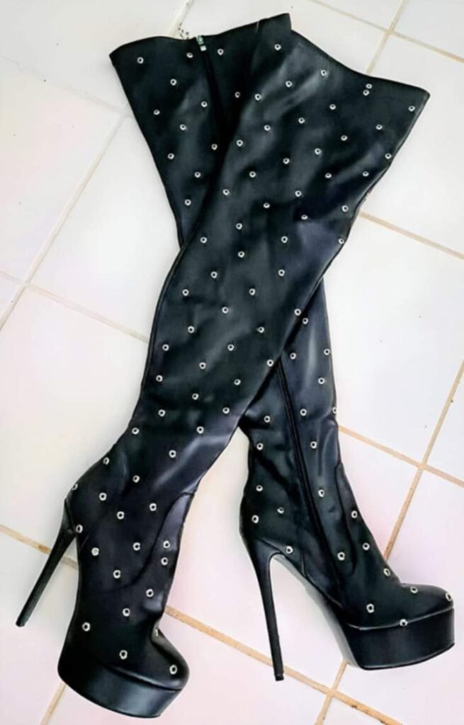 Black hole boots