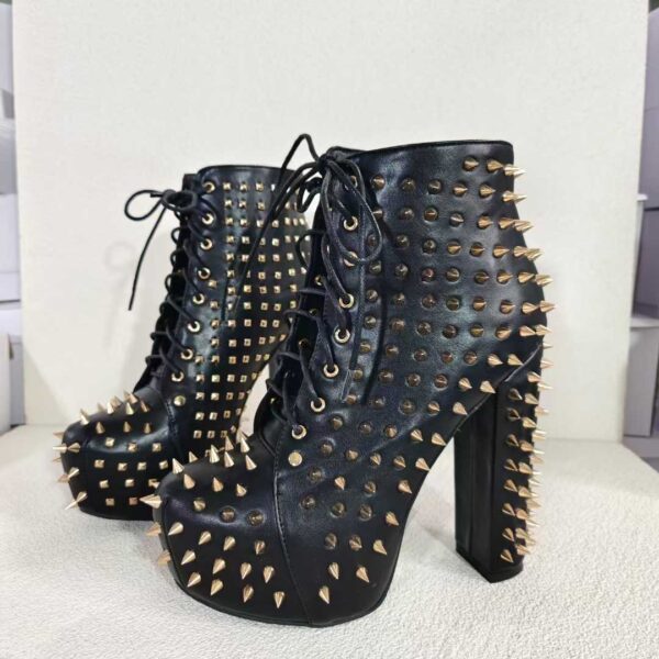 Thorn Short Boots